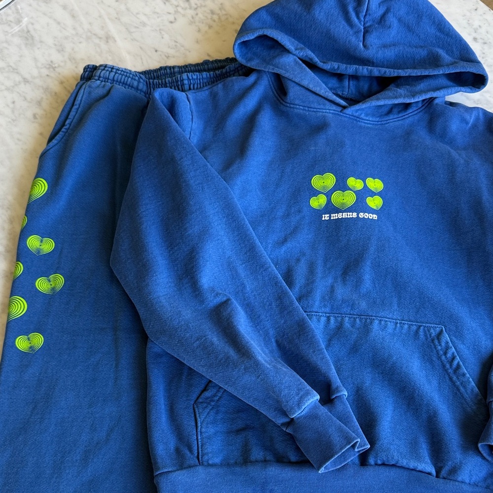 Bueno It Means Good Hoodie & Jogger Set